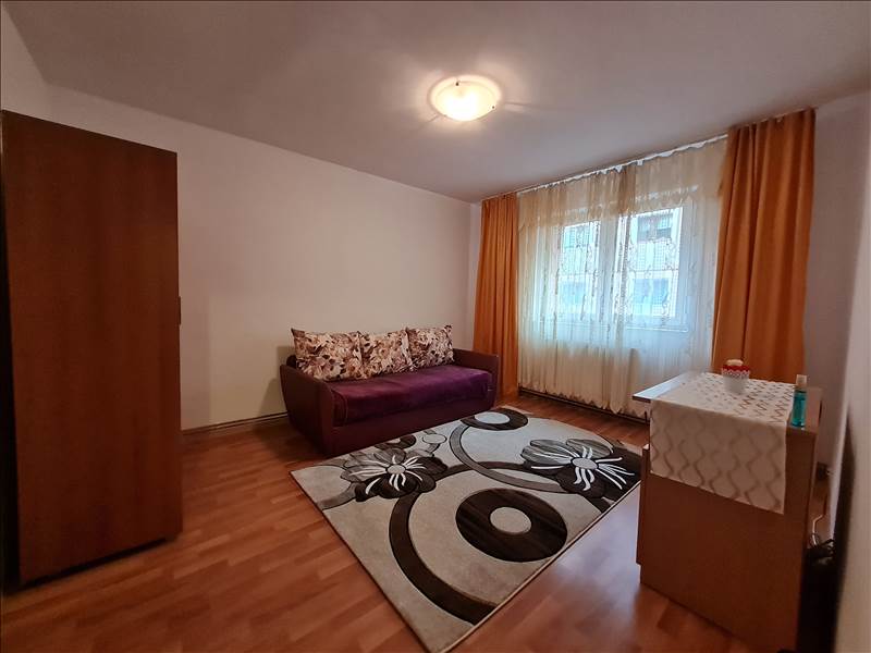 Apartament 3 camere Grivitei, intermediar, Brasov