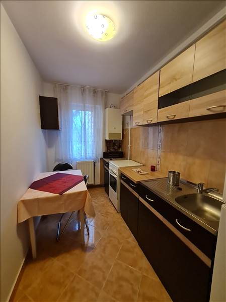 Apartament 3 camere Grivitei, intermediar, Brasov