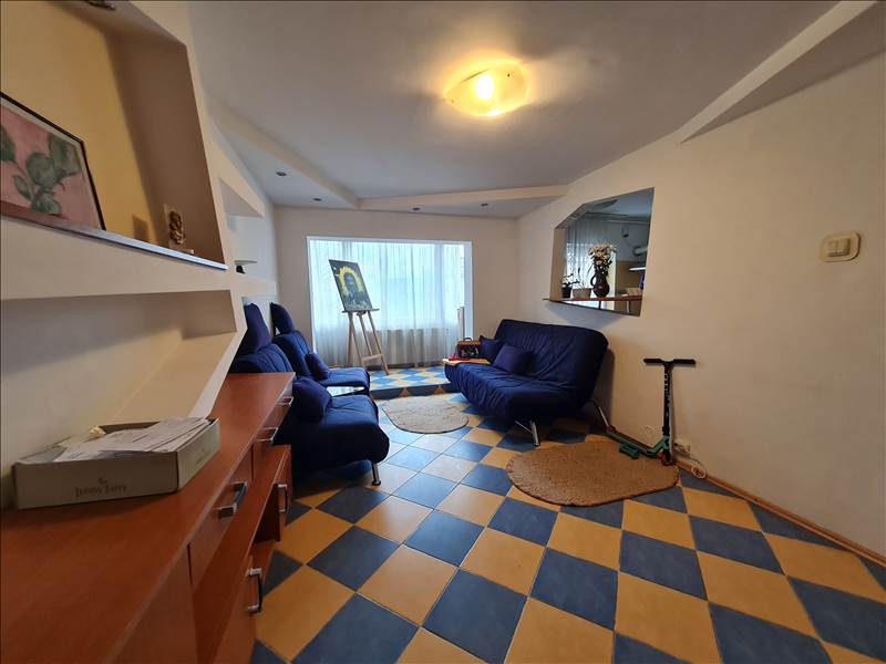 Apartament 3 camere Judetean, intermediar, Brasov