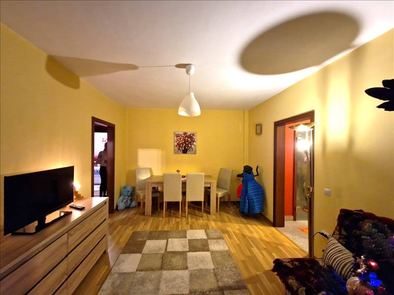 Apartament 2 camere semidecomandat, zona Magazinului Star, Brasov